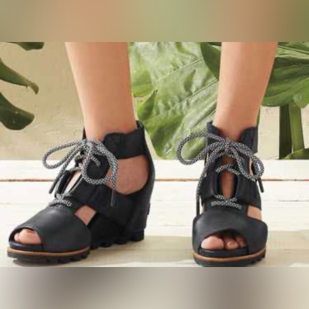 SOREL Joanie II Leather Wedge Sandal Peep-Toe Lace-Up Front Black Women Size 10